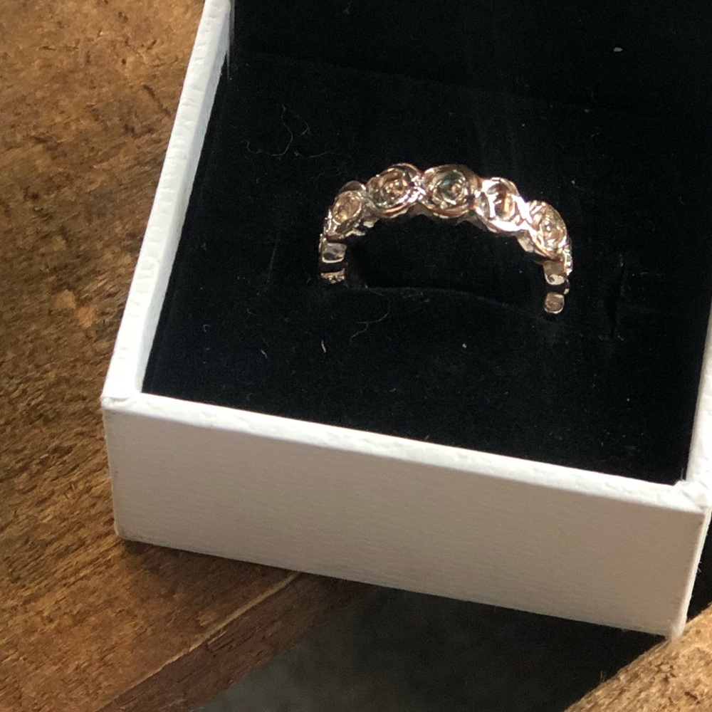 Gold Roses ring - Picture 2 of 3
